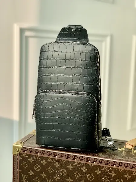 Replica Louis Vuitton 2022 new messenger bag