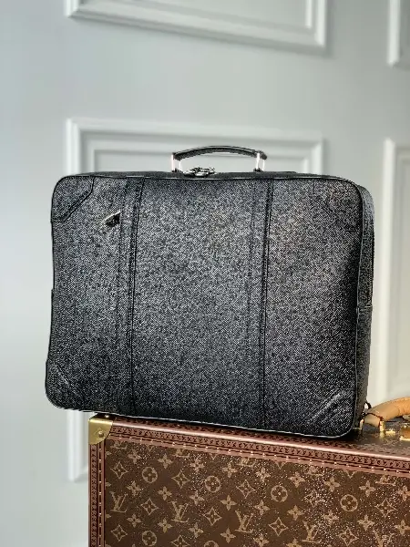 Replica Louis Vuitton 2022 new sling bag