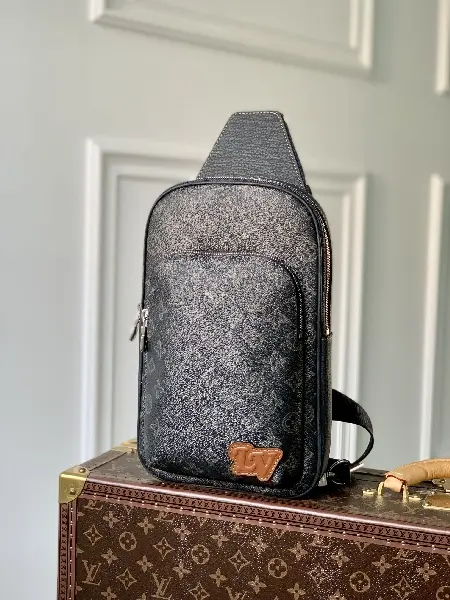 Replica Louis Vuitton 2022 new messenger bag