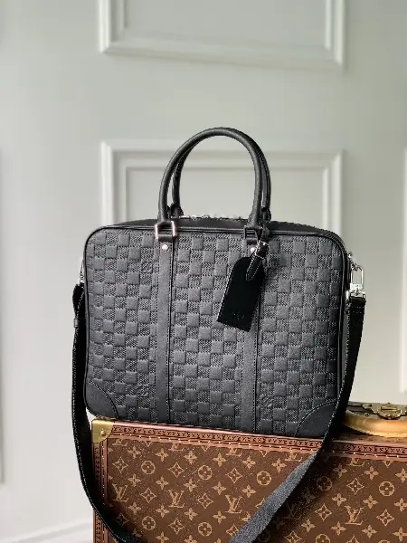 Replica Louis Vuitton 2022 new Messenger Bags