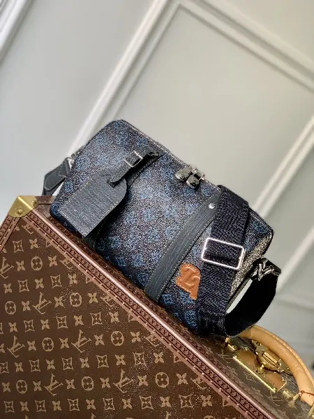 Replica Louis Vuitton 2022 new sling bag