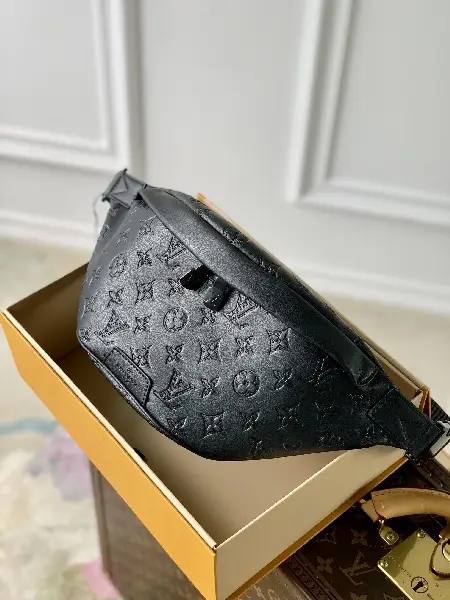 Replica Louis Vuitton 2022 waist bags