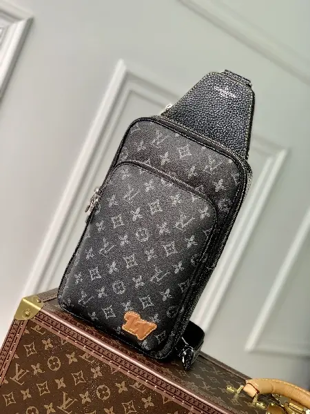 Replica Louis Vuitton 2022 new messenger bag