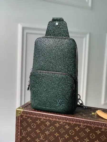 Replica Louis Vuitton 2022 new messenger bag