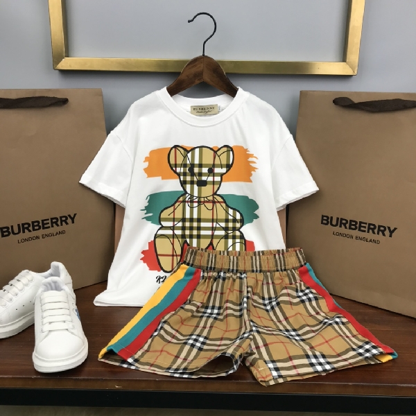 Replica Burberry 2022 New T-shirt and Shorts Set