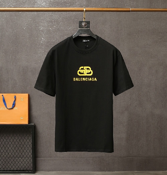 Replica Balenciaga T-Shirt BB Chest in Black