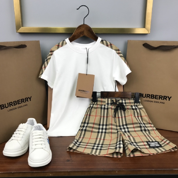 Replica Burberry 2022 New T-Shirt and Shorts Set