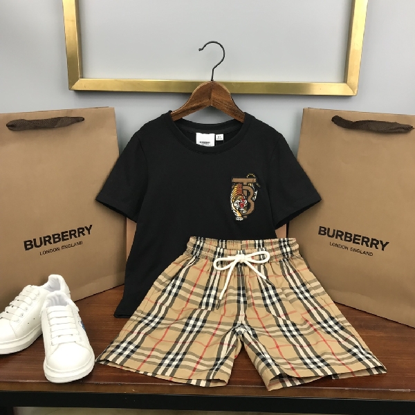 Replica Burberry 2022 New Children T-Shirt and Shorts Set in black