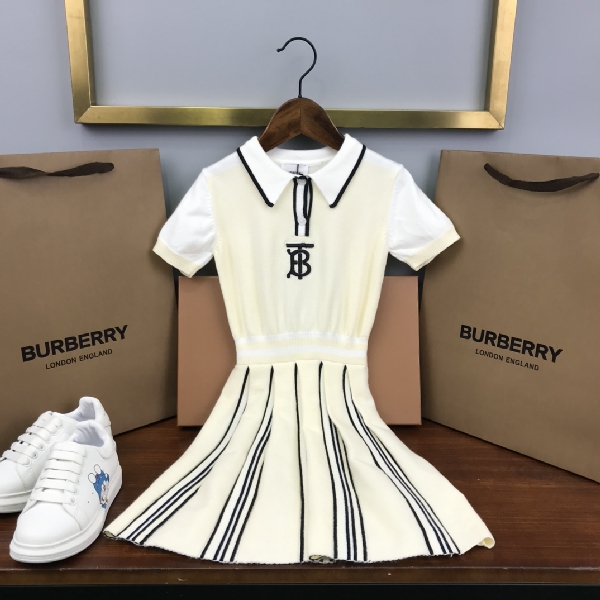 Replica Burberry 2022 New Girl Pleated Dress