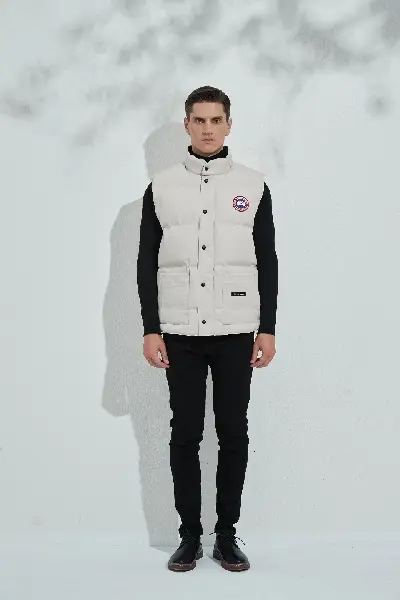 Replica CANADA GOOSE Freestyle down jacket DJ1021166