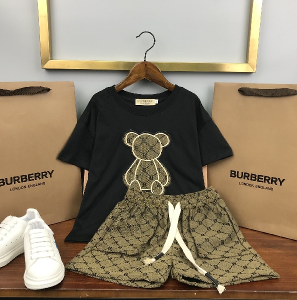 Replica Burberry 2022 New T-Shirt and Shorts Set