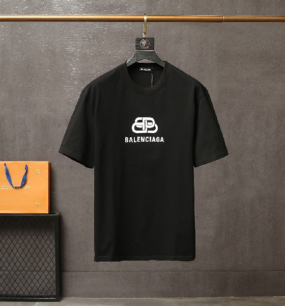 Replica Balenciaga T-Shirt BB Chest in Black