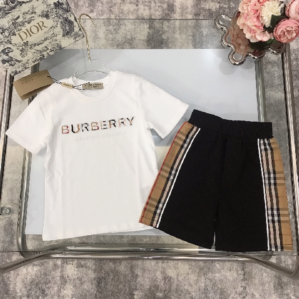 Replica Burberry 2022 New T-Shirt and Shorts Set