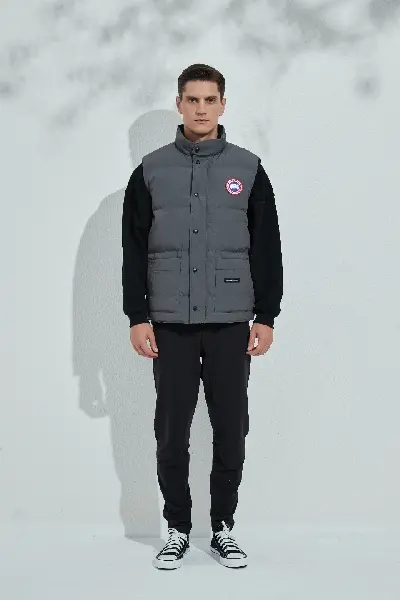 Replica CANADA GOOSE Freestyle down jacket DJ1021169