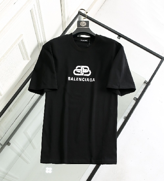 Replica Balenciaga T-Shirt BB Chest in Black