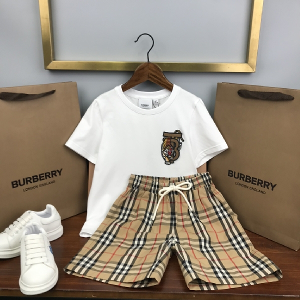 Replica Burberry 2022 New Children T-Shirt and Shorts Set in white