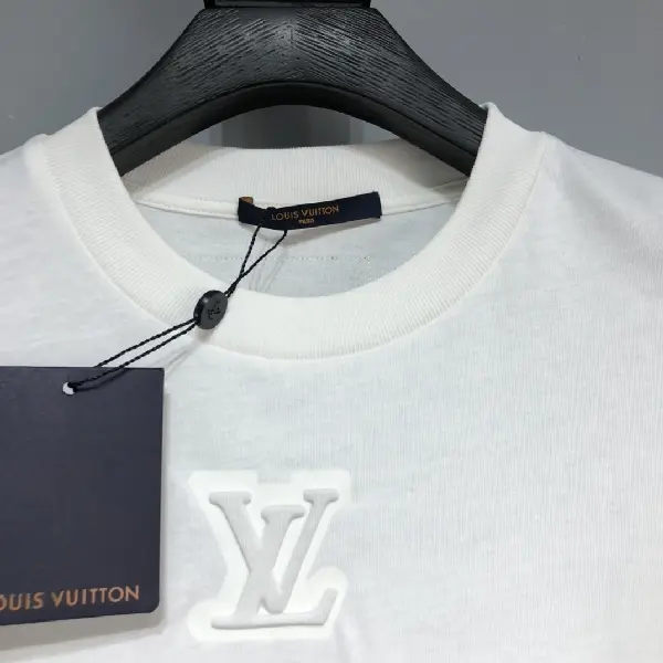 Replica LOUIS VUITTON 2022 New Logo printing T-shirt