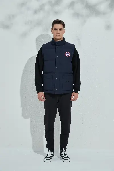 Replica CANADA GOOSE Freestyle down jacket DJ1021168