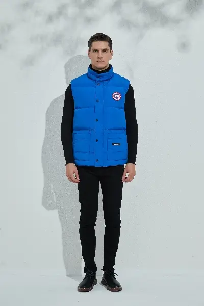 Replica CANADA GOOSE Freestyle down jacket DJ1021170