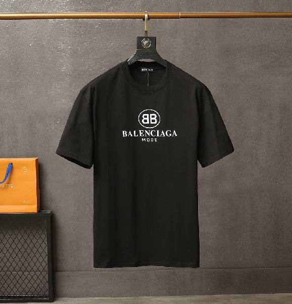 Replica Balenciaga T-Shirt BB Chest in Black