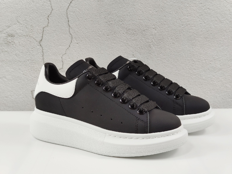 Replica Alexander McQueen Oversized Sneaker in Black