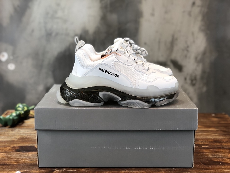 Replica Balenciaga Sneaker Triple S in Black Sole