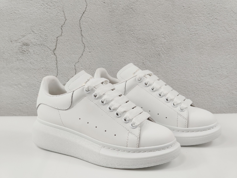 Replica Alexander McQueen Oversized Sneaker Suede Sole