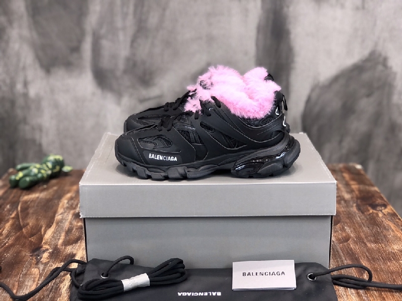 Replica Balenciaga Triple S retro Clunky Sneakersin Black