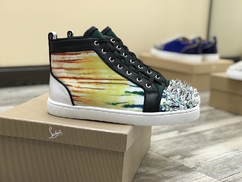 Replica Christian Louboutin Sneaker Lou Spikes Flat