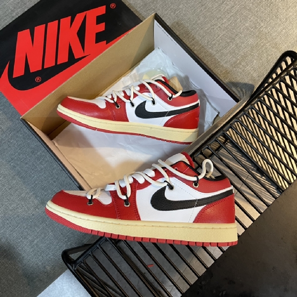 Replica Nike Sneaker Air Jordan1 in Red