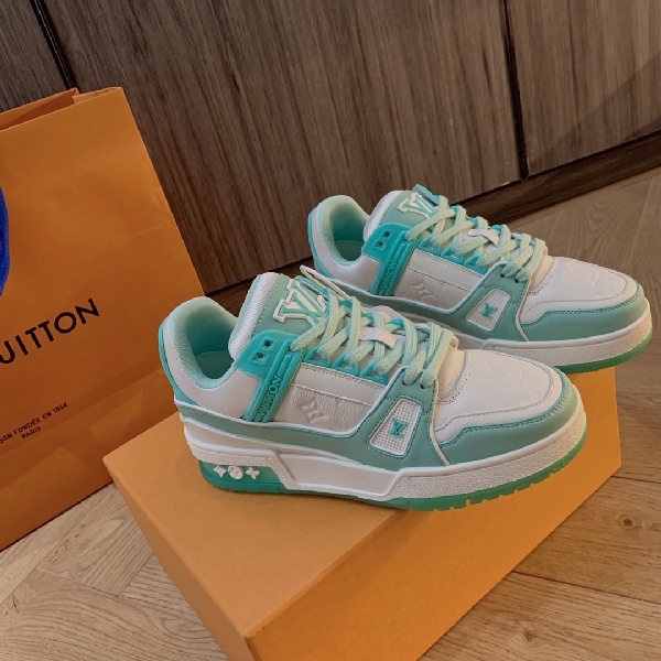 Replica Louis Vuitton Sneaker Trainer in Green