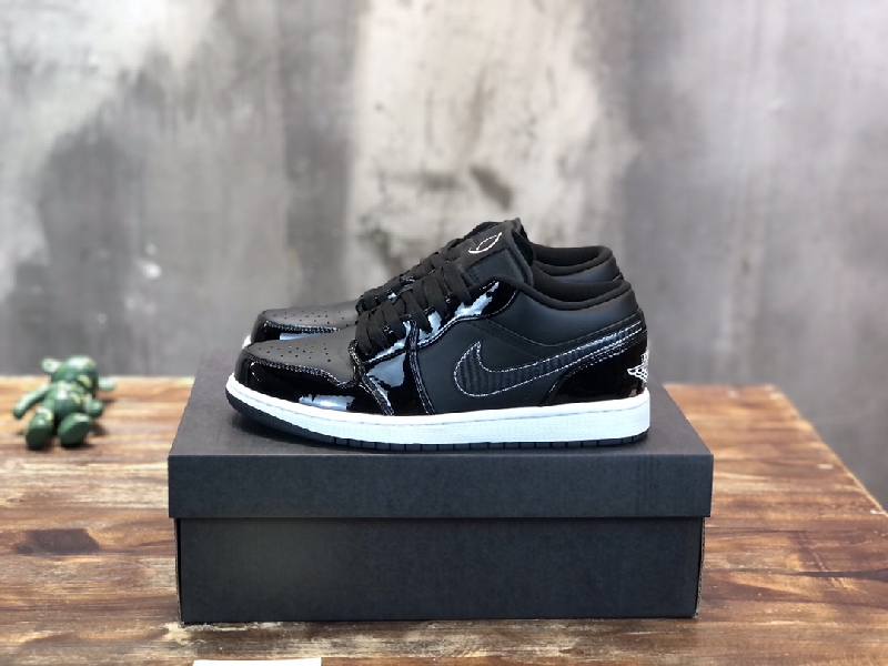 Replica NIKE Air Jordan 1 Low Sneaker