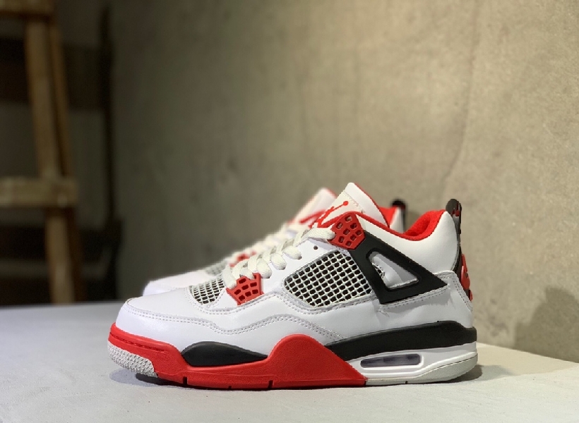 Replica Nike Sneaker Air Jordan4 OG Fire Red in Red sole