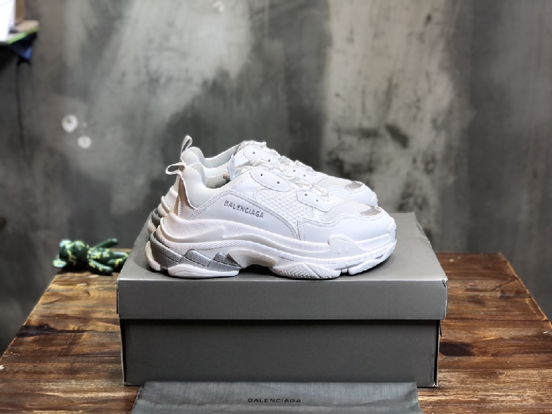 Replica Balenciaga Triple S retro Clunky Sneakers in White