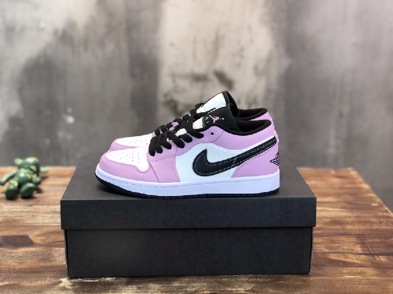 Replica NIKE Air Jordan 1 Low Sneaker