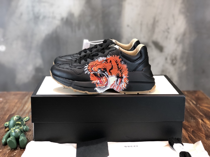 Replica Gucci Sneaker Rhyton Vintage in Black Tiger