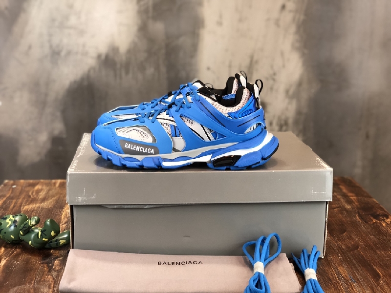 Replica Balenciaga Triple S retro Clunky Sneakers in Blue