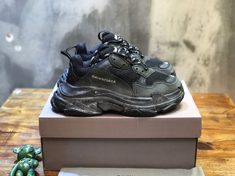 Replica Balenciaga Sneaker Triple S in Black