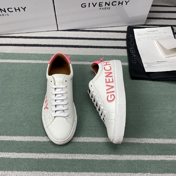 Replica Givenchy Sneaker in matte leather