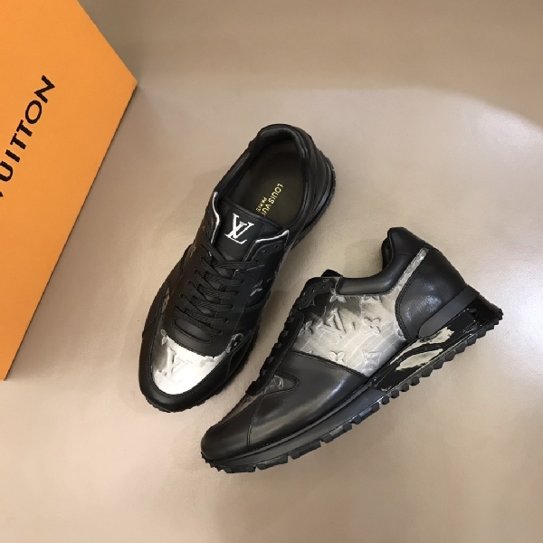 Replica Louis Vuitton Sneaker Run Away in Black