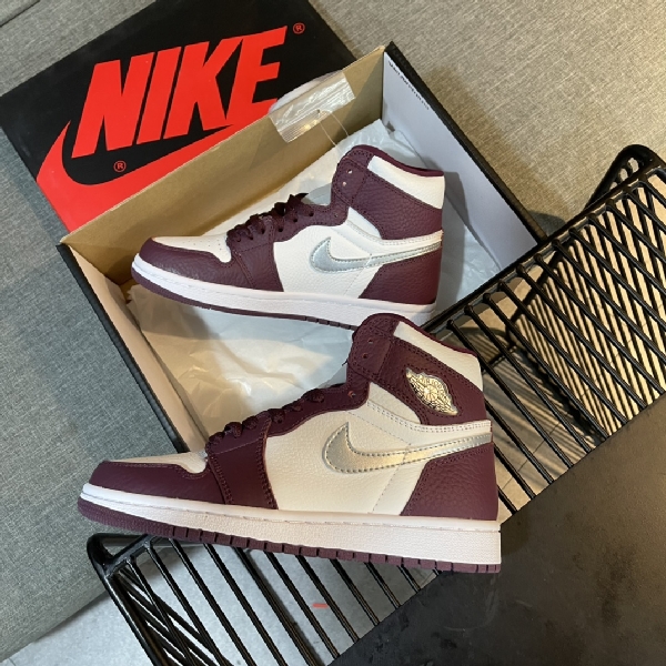 Replica Nike Sneaker Air Jordan1 in Claret with White