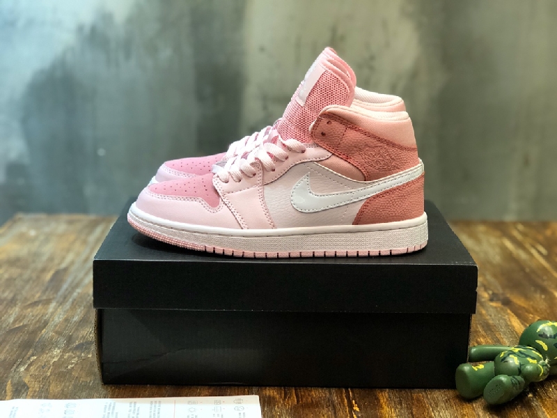 Replica Nike Sneaker Air Jordan1 in White with Pink