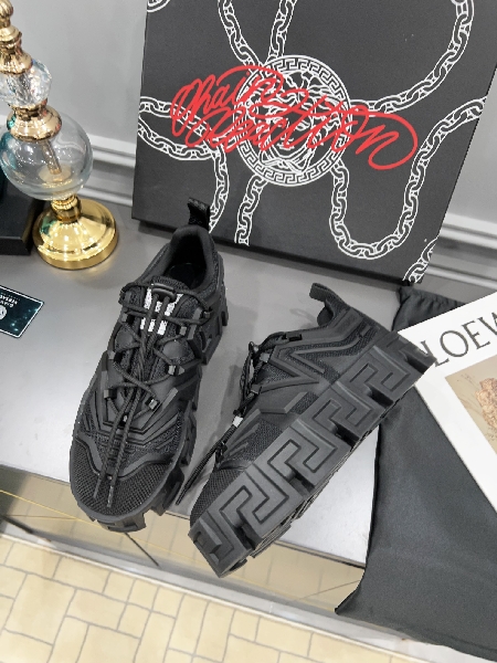 Replica Versace Sneaker Chain Reaction in Black