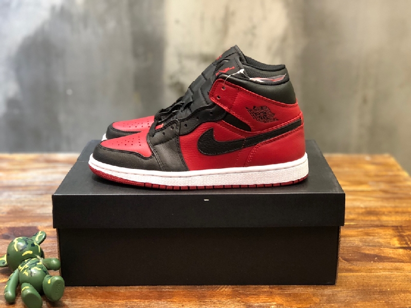 Replica Nike Sneaker Air Jordan1 in Red