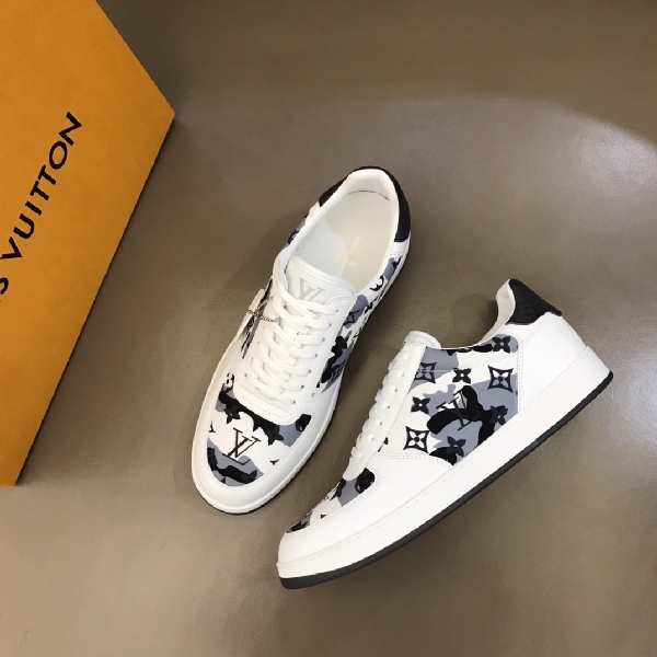 Replica Louis Vuitton Sneaker Rivoli in Black