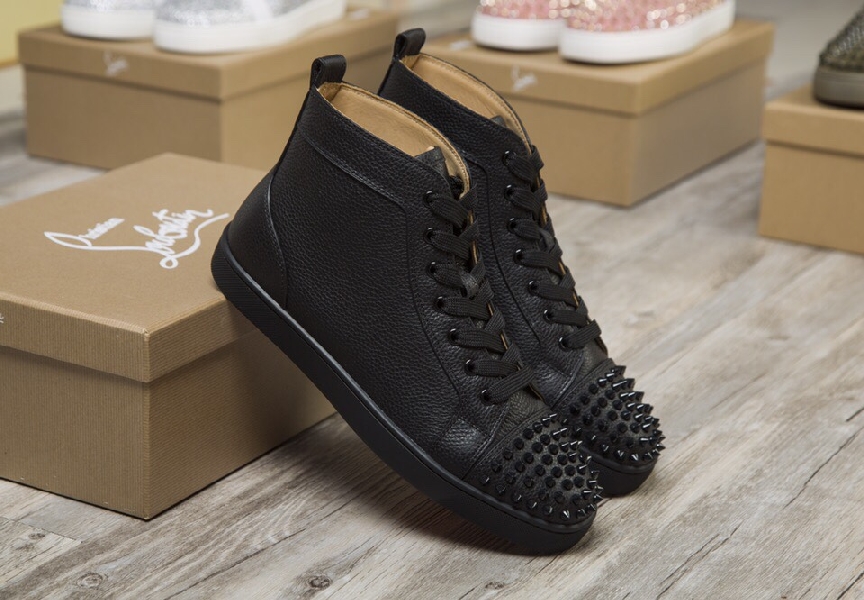 Replica Christian Louboutin Sneaker Lou Spikes Flat