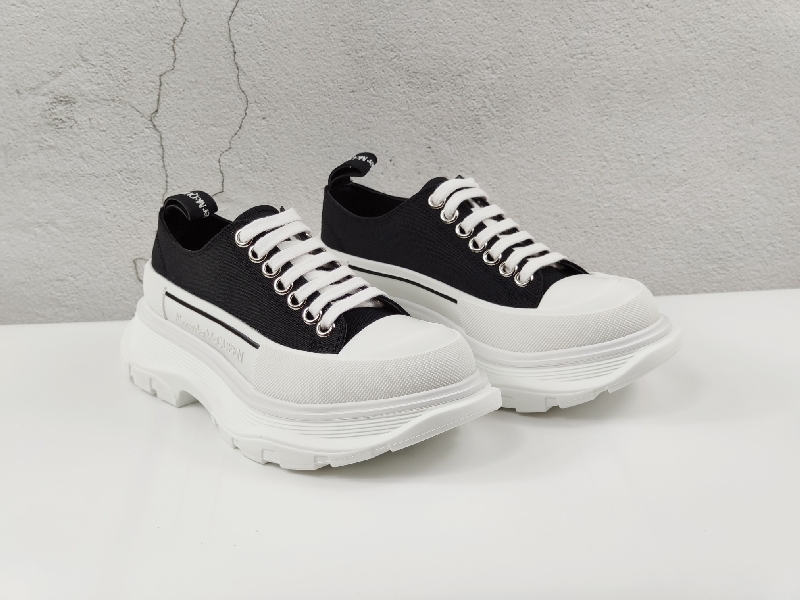 Replica MCQ Sneaker Tread Slick in Black