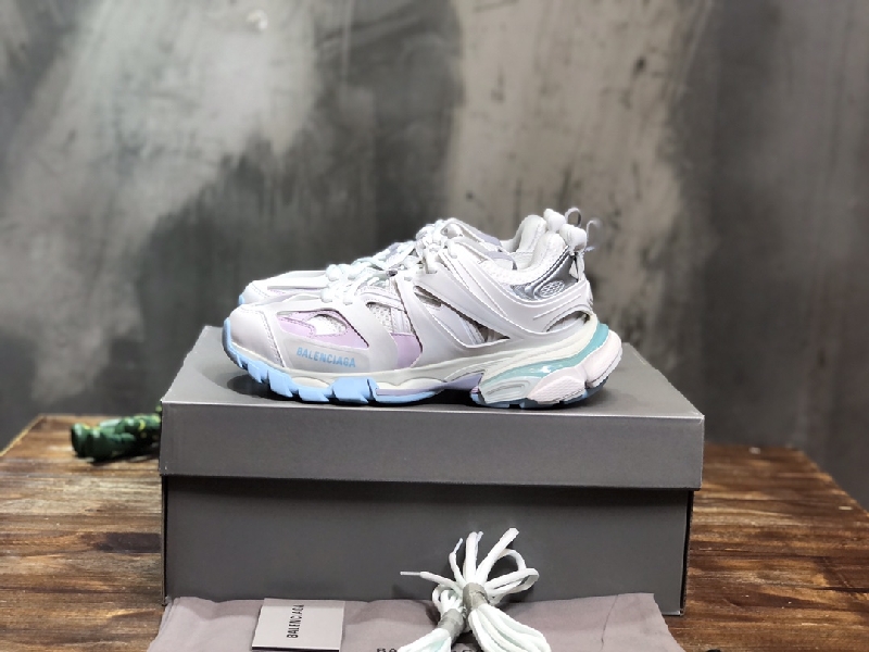 Replica Balenciaga Triple S retro Clunky Sneakers in White