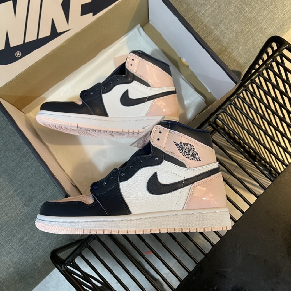 Replica Nike Sneaker Air Jordan1 in Pink with Black