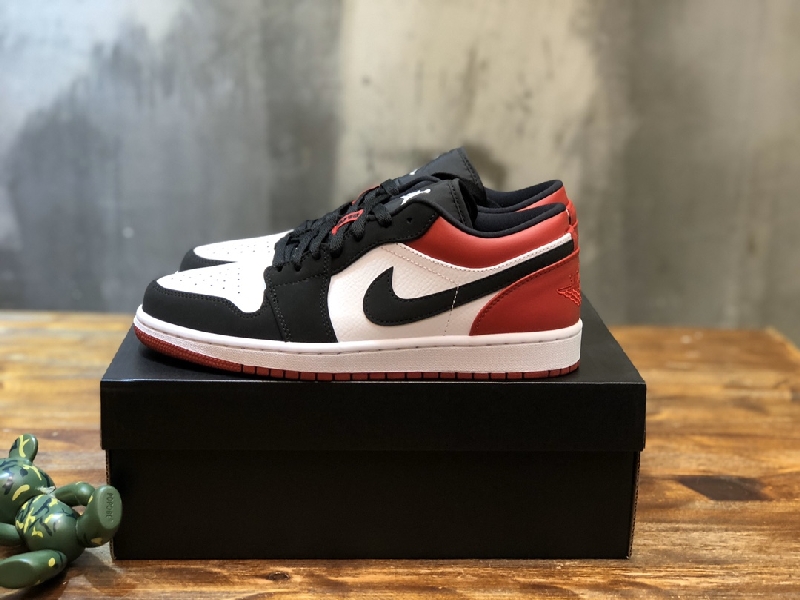 Replica Nike Sneaker Air Jordan1 Low Black Toe